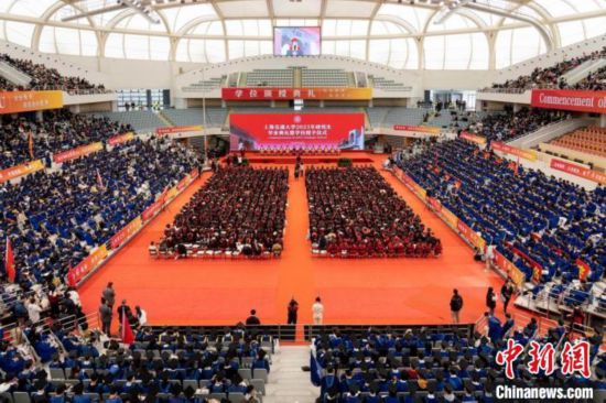 上海交大舉行2023年研究生畢業(yè)典禮校長(zhǎng)寄語(yǔ)畢業(yè)生“把握主動(dòng)”