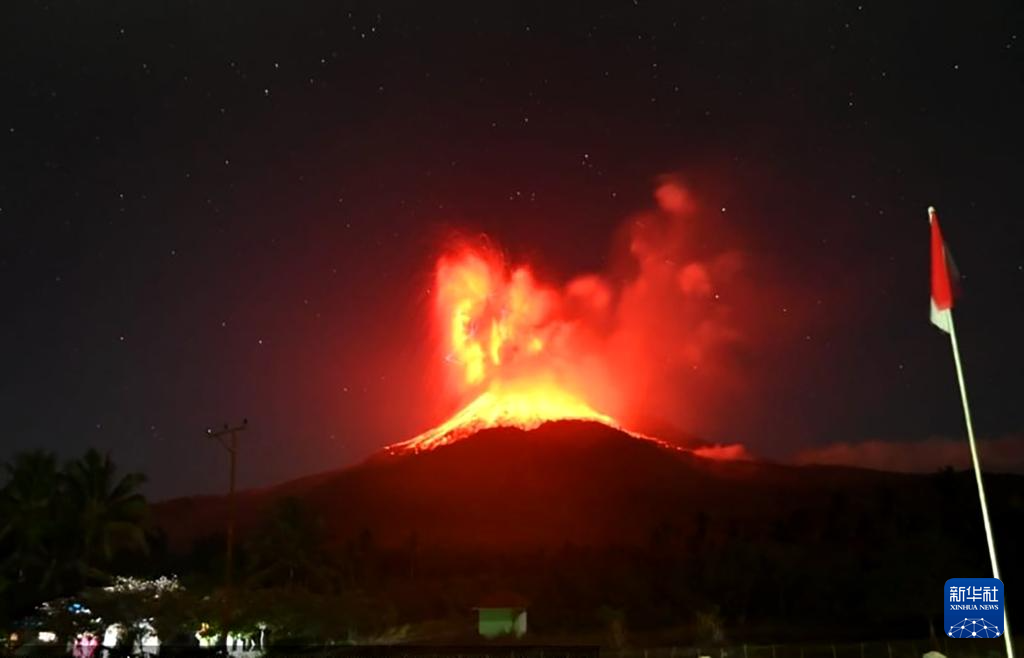 印尼一火山猛烈噴發(fā)