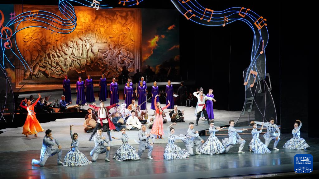 歌劇《木卡姆戀歌——萬桐書》在烏魯木齊上演