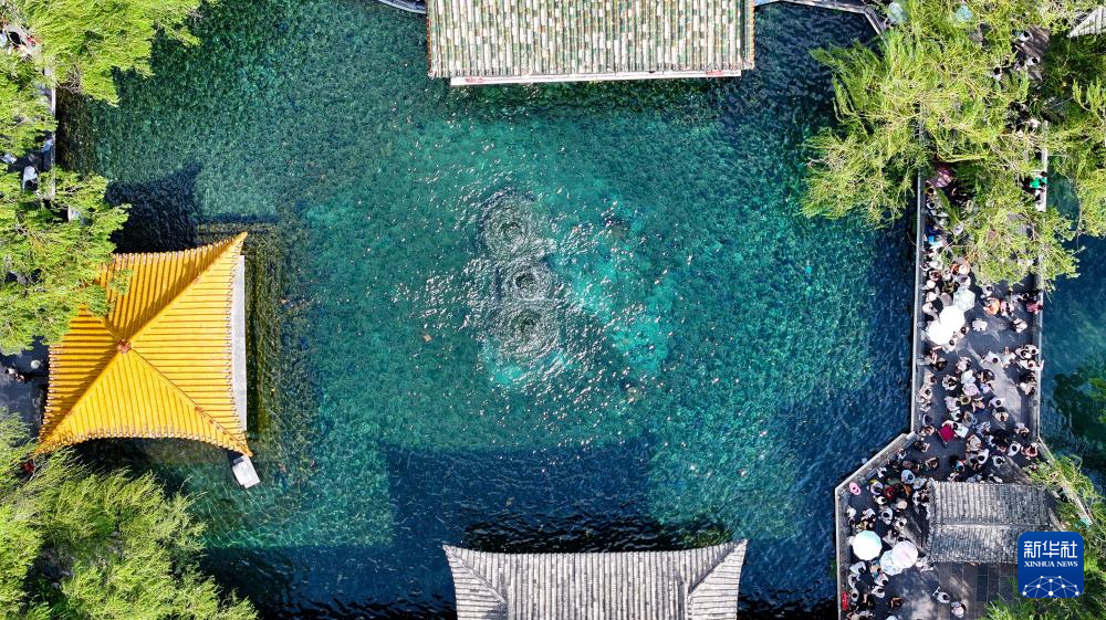 濟(jì)南：趵突泉重現(xiàn)“水涌若輪”美景