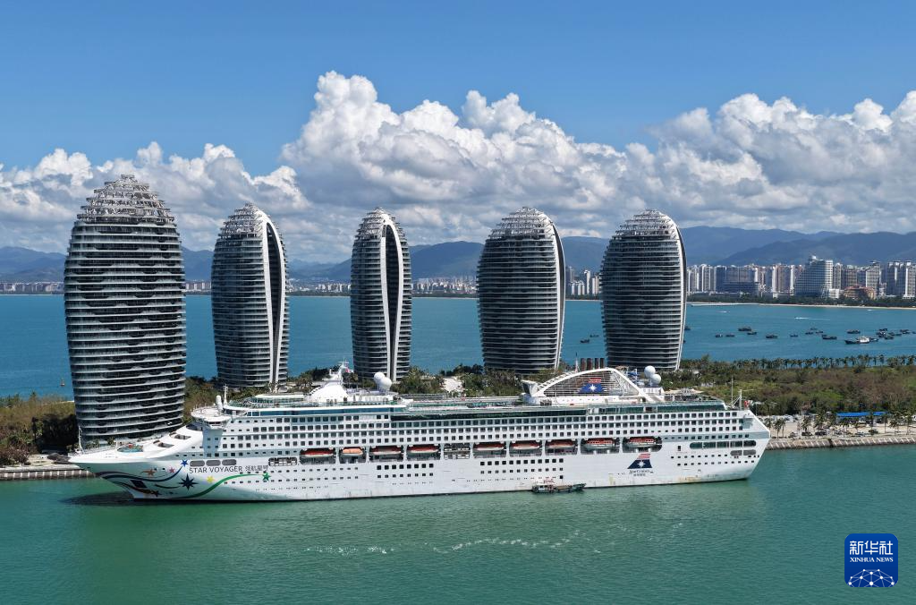 麗星郵輪“領(lǐng)航星”號(hào)首訪三亞