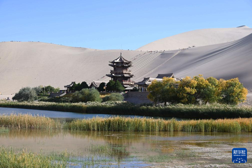 甘肅敦煌：大漠秋景