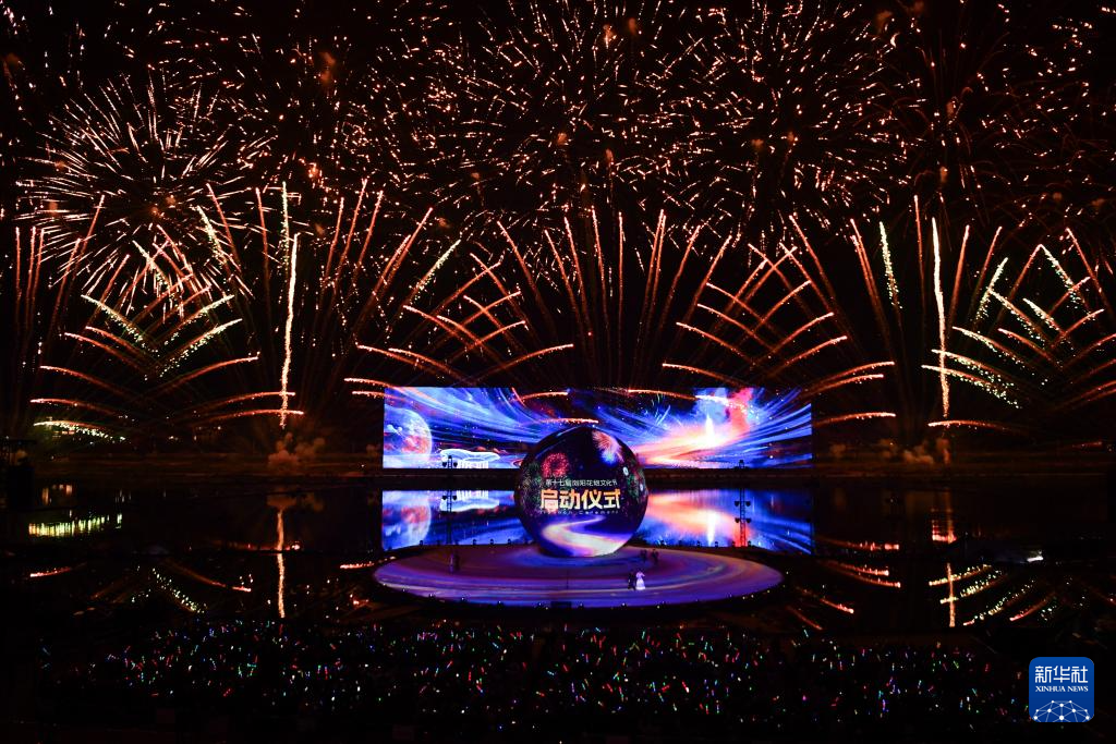 煙花綻放瀏陽河畔