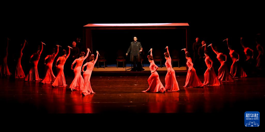 荷花獎獲獎舞劇《熱血當(dāng)歌》亮相烏魯木齊