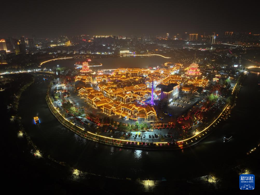 河北滄州：流光溢彩大運(yùn)河畔