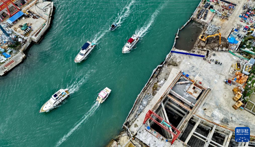 海南三亞首個(gè)水下隧道順利完成海底首次貫通