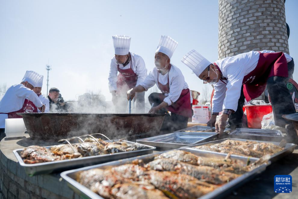 內(nèi)蒙古托克托縣：黃河開河品魚鮮